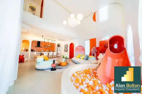Casa de 5 dormitorios en Pattaya, Tailandia № 211536 - foto 5