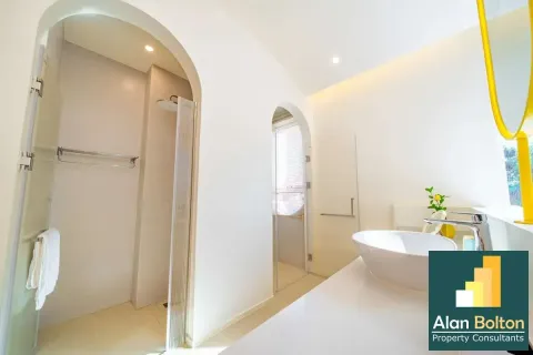 Casa de 5 dormitorios en Pattaya, Tailandia № 211536 - foto 3