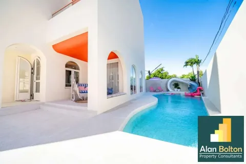 House in Pattaya, Thailand 5 bedrooms № 211536