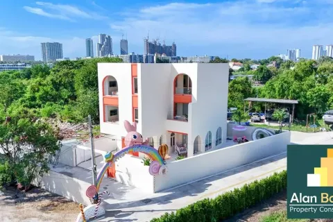 Casa de 5 dormitorios en Pattaya, Tailandia № 211536 - foto 8