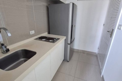 Condo à Huai Khwang, Bangkok, Thaïlande, 2 chambres  № 152670 - photo 5