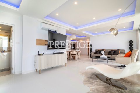 Condo in Pattaya, Thailand, 2 bedrooms № 197921 - photo 4