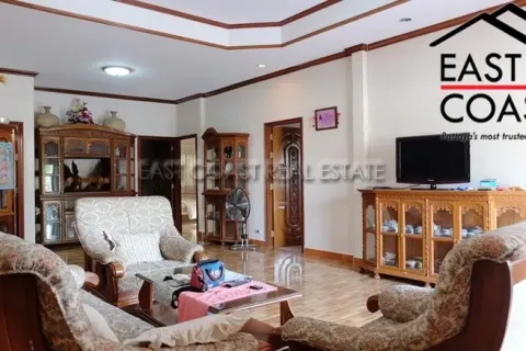 Casa de 3 dormitorios en Pattaya, Tailandia № 213147 - foto 4