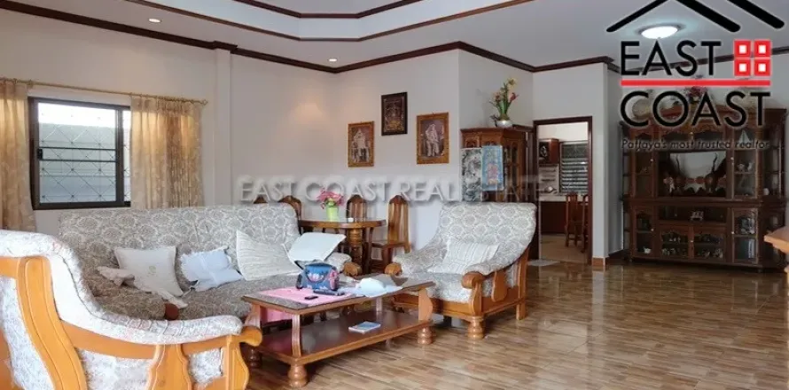 Casa de 3 dormitorios en Pattaya, Tailandia № 213147