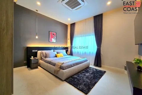 Casa de 5 dormitorios en Pattaya, Tailandia № 213149 - foto 17