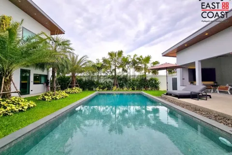 Casa de 5 dormitorios en Pattaya, Tailandia № 213149 - foto 2