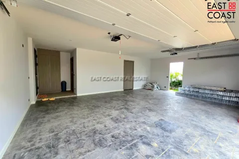 Casa de 5 dormitorios en Pattaya, Tailandia № 213149 - foto 4