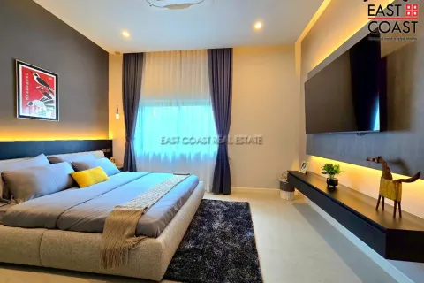 Casa de 5 dormitorios en Pattaya, Tailandia № 213149 - foto 16