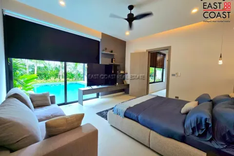 Casa de 5 dormitorios en Pattaya, Tailandia № 213150 - foto 25