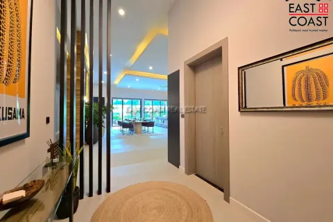 Casa de 5 dormitorios en Pattaya, Tailandia № 213150 - foto 5