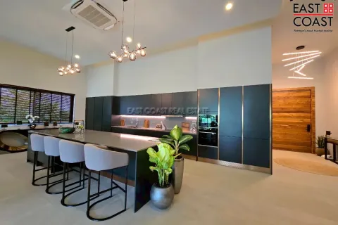 Casa de 5 dormitorios en Pattaya, Tailandia № 213150 - foto 7