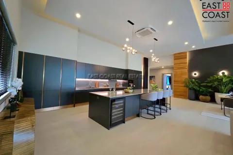 Casa de 5 dormitorios en Pattaya, Tailandia № 213150 - foto 8