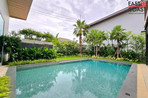 Casa de 5 dormitorios en Pattaya, Tailandia № 213150 - foto 16