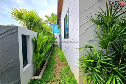 Casa de 5 dormitorios en Pattaya, Tailandia № 213150 - foto 4