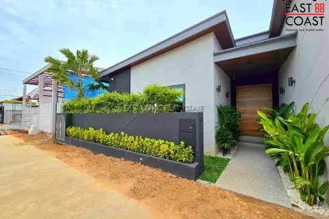 Casa de 5 dormitorios en Pattaya, Tailandia № 213150 - foto 2