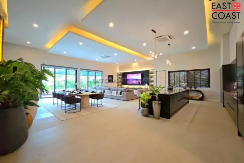 Casa de 5 dormitorios en Pattaya, Tailandia № 213150 - foto 6