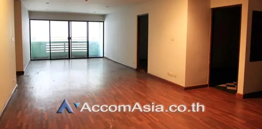Duplex in Watthana, Bangkok, Thailand 4 Schlafzimmer № 217178