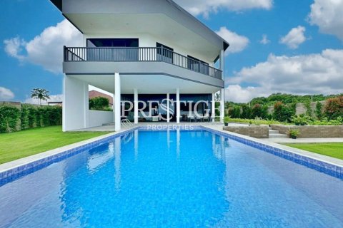 House in Pattaya, Thailand 5 bedrooms № 198098