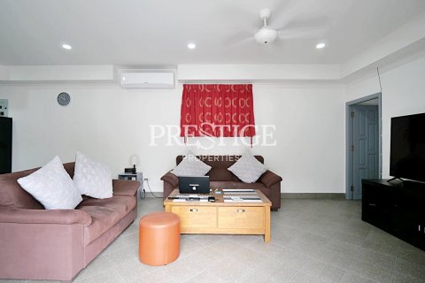House in Pattaya, Thailand 2 bedrooms № 198099 - photo 3