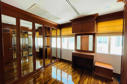 House in Bangkok, Thailand 4 bedrooms № 190360 - photo 12