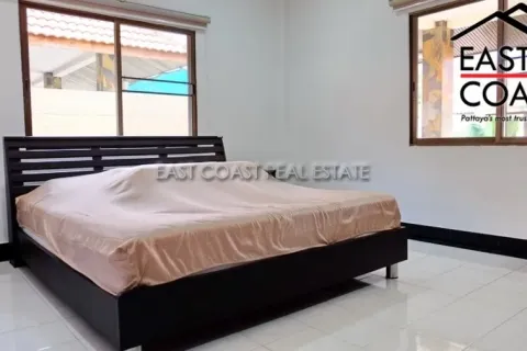 Casa de 3 dormitorios en Pattaya, Tailandia № 212362 - foto 14