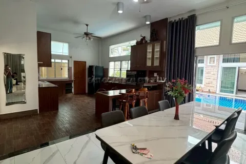 House in Pattaya, Thailand 4 bedrooms № 212360