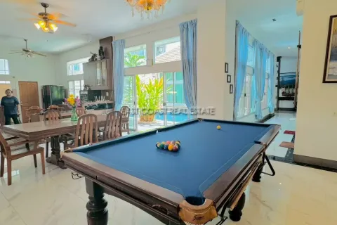 Casa de 4 dormitorios en Pattaya, Tailandia № 212360 - foto 4
