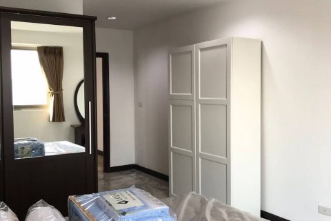Condo in Watthana, Bangkok, Thailand, 2 bedrooms  № 145010 - photo 10