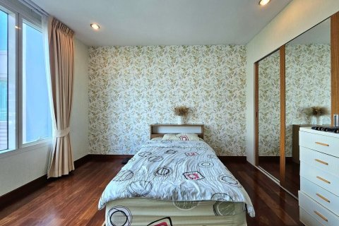 Кондоминиум с 3 спальнями в Кхлонг Сане, Бангкок, Таиланд № 170896 - фото 11