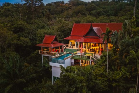 House in Kathu, Thailand 4 bedrooms № 170892 - photo 1