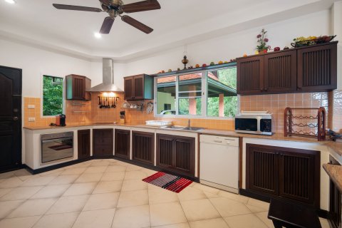 House in Kathu, Thailand 4 bedrooms № 170892 - photo 16