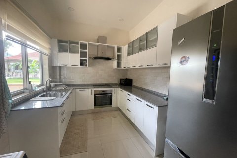 House in Hua Hin, Thailand 3 bedrooms № 145499 - photo 2