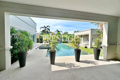 House in Pattaya, Thailand 3 bedrooms № 198352