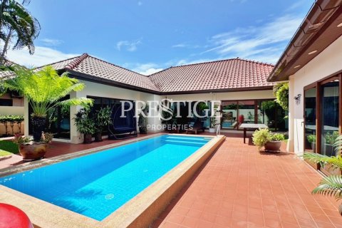 House in Pattaya, Thailand 3 bedrooms № 198353
