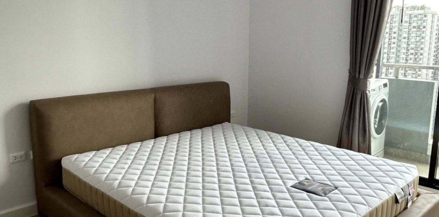 Studio in the Condo in Huai Khwang, Bangkok, Thailand  № 164352