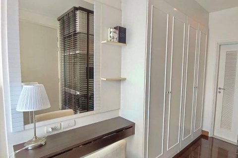 Студия в кондо в Ваттхане, Бангкок, Таиланд № 164353 - фото 9