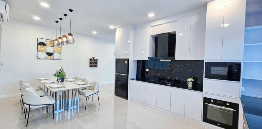 Villa in Pattaya, Thailand 3 bedrooms № 146193