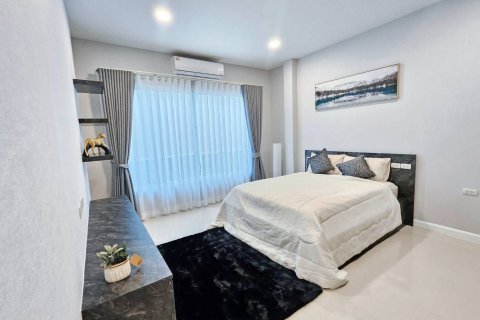Villa in Pattaya, Thailand 3 bedrooms № 146193 - photo 21