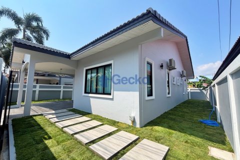 House in Pattaya, Thailand 3 bedrooms № 195900