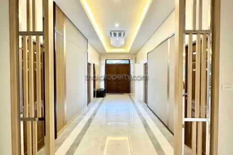 Casa de 6 dormitorios en Pattaya, Tailandia № 213220 - foto 18