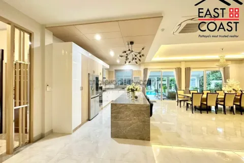 Casa de 6 dormitorios en Pattaya, Tailandia № 213220 - foto 9