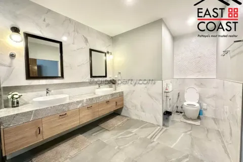 Casa de 6 dormitorios en Pattaya, Tailandia № 213220 - foto 15