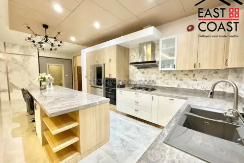 Casa de 6 dormitorios en Pattaya, Tailandia № 213220 - foto 11