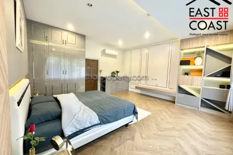 Casa de 6 dormitorios en Pattaya, Tailandia № 213219 - foto 13