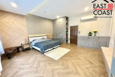 Casa de 6 dormitorios en Pattaya, Tailandia № 213219 - foto 14