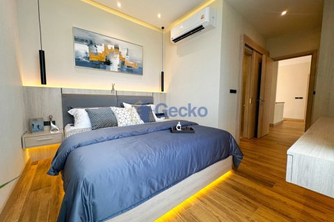 House in Pattaya, Thailand 5 bedrooms № 209807 - photo 25