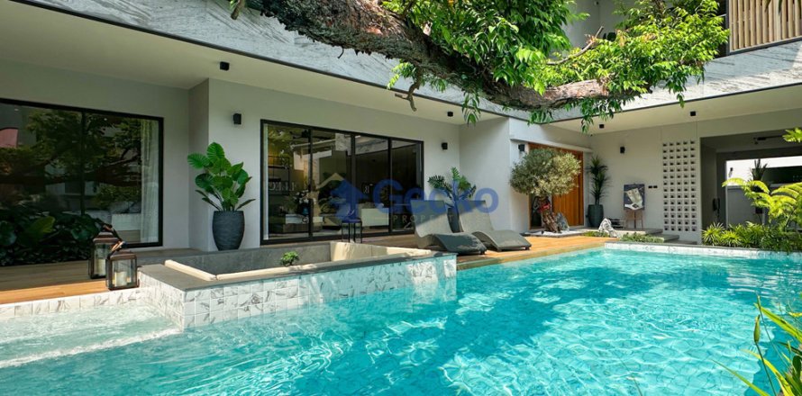 House in Pattaya, Thailand 5 bedrooms № 209807