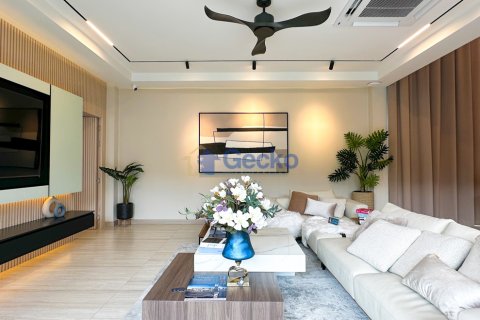 House in Pattaya, Thailand 5 bedrooms № 209807 - photo 5