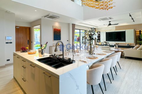 House in Pattaya, Thailand 5 bedrooms № 209807 - photo 7