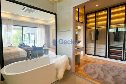 House in Pattaya, Thailand 5 bedrooms № 209807 - photo 17